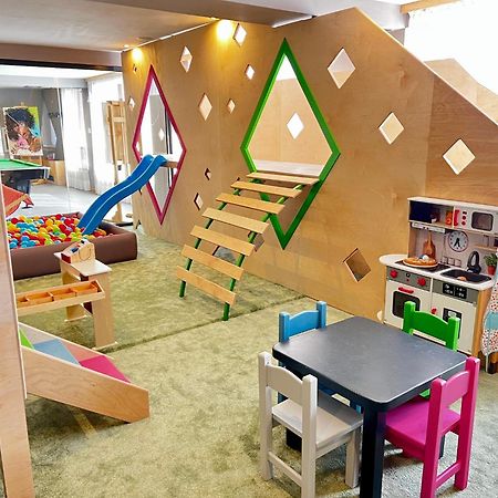 Hotel Arte Spa & Park Велинград Экстерьер фото The interior of the children's area
