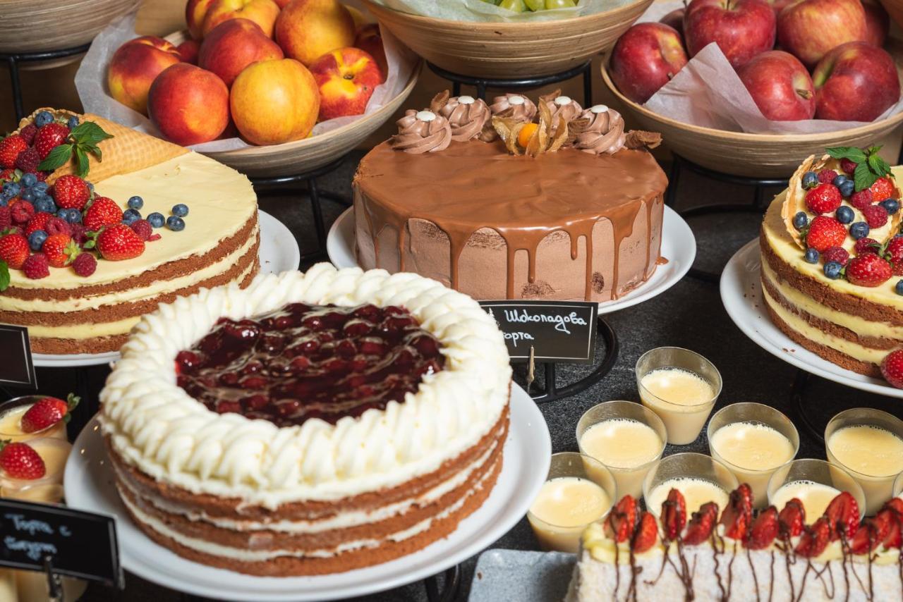 Hotel Arte Spa & Park Велинград Экстерьер фото A selection of cakes
