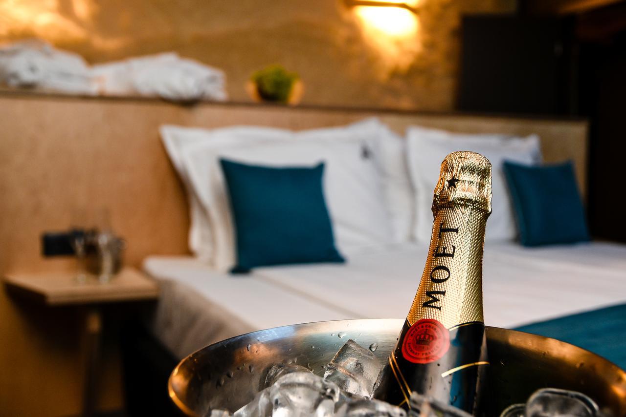 Hotel Arte Spa & Park Велинград Экстерьер фото A bottle of Moët & Chandon champagne